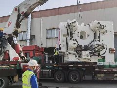 上海大型注塑機設備卸車吊裝搬運施工